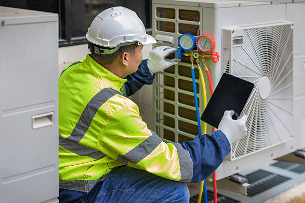 Professional Hvac technician working in Lakemore, OH